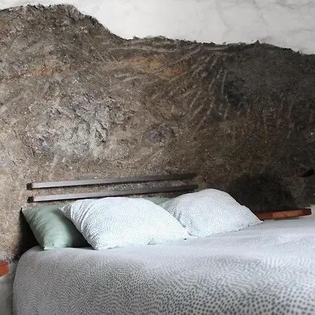 Contemporary Cave House Apartamento